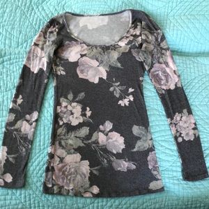 Kirra XS long sleeve sweater/shirt